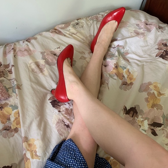 MOVED〰️ Vintage Cherry Red Heels - Picture 3 of 8